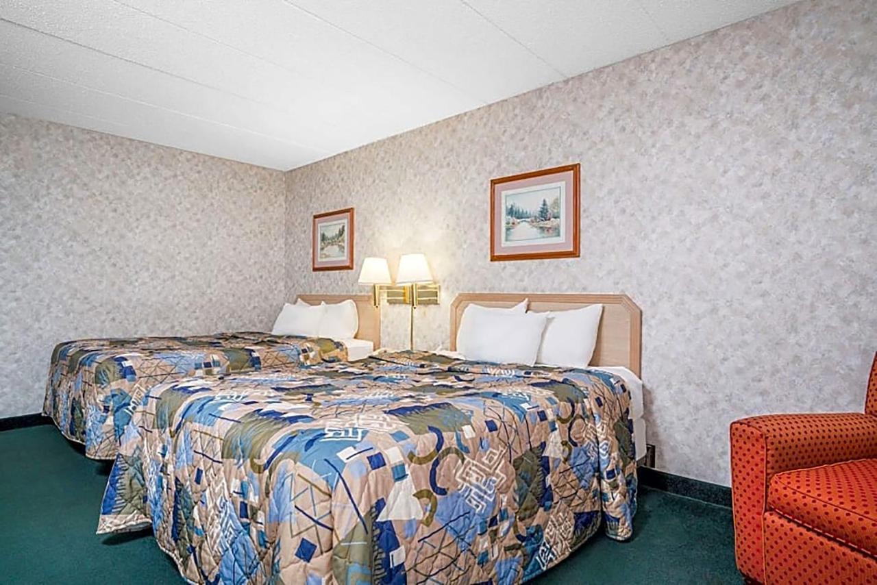 Days Inn Hotel & Conference Center Ла-Кросс Экстерьер фото